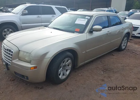 2005 Chrysler 300 Touring z USA, uszkodzony, nr VIN 2C3JA53G85H573663